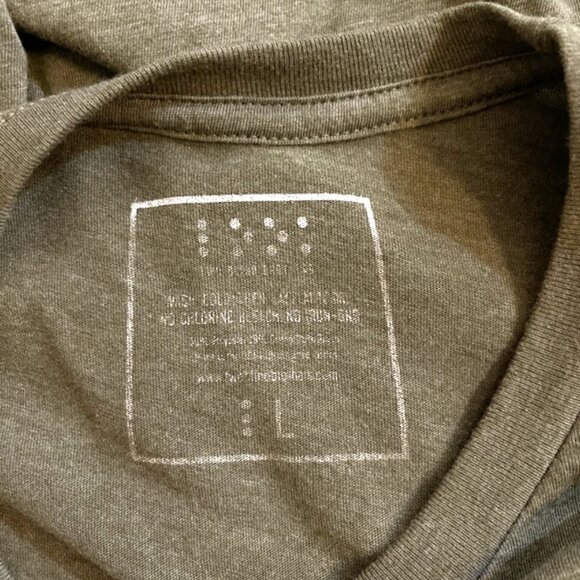 Two Blind Brothers Perspective T-Shirt L Green Adult Crew Relaxed Graphic Tee - Picture 5 of 7